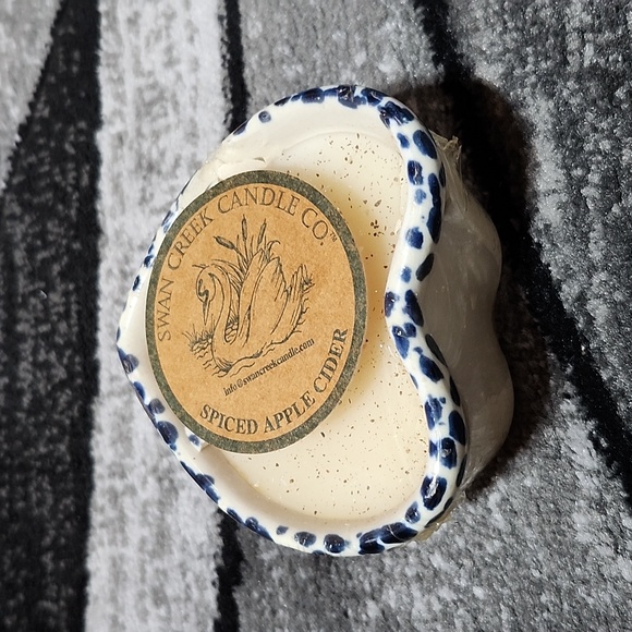 SWAN CREEK CANDLE CO. PATRIOTIC HEART SHAPED POTTERY SPICED APPLE CIDER CANDLE - Picture 4 of 11